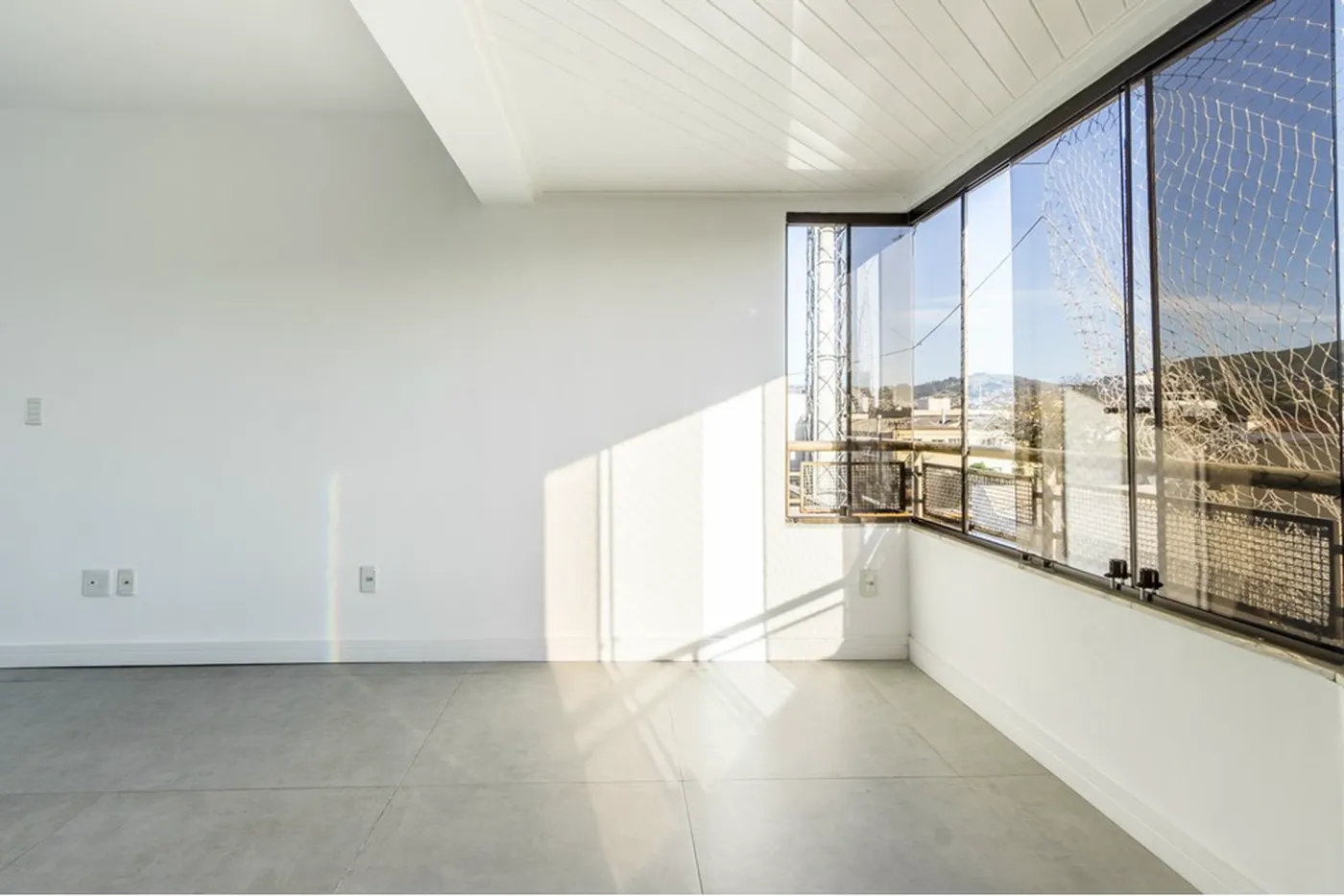 JBC 273 Apto 612511042-33 - REMAX Moderna Exclusividades