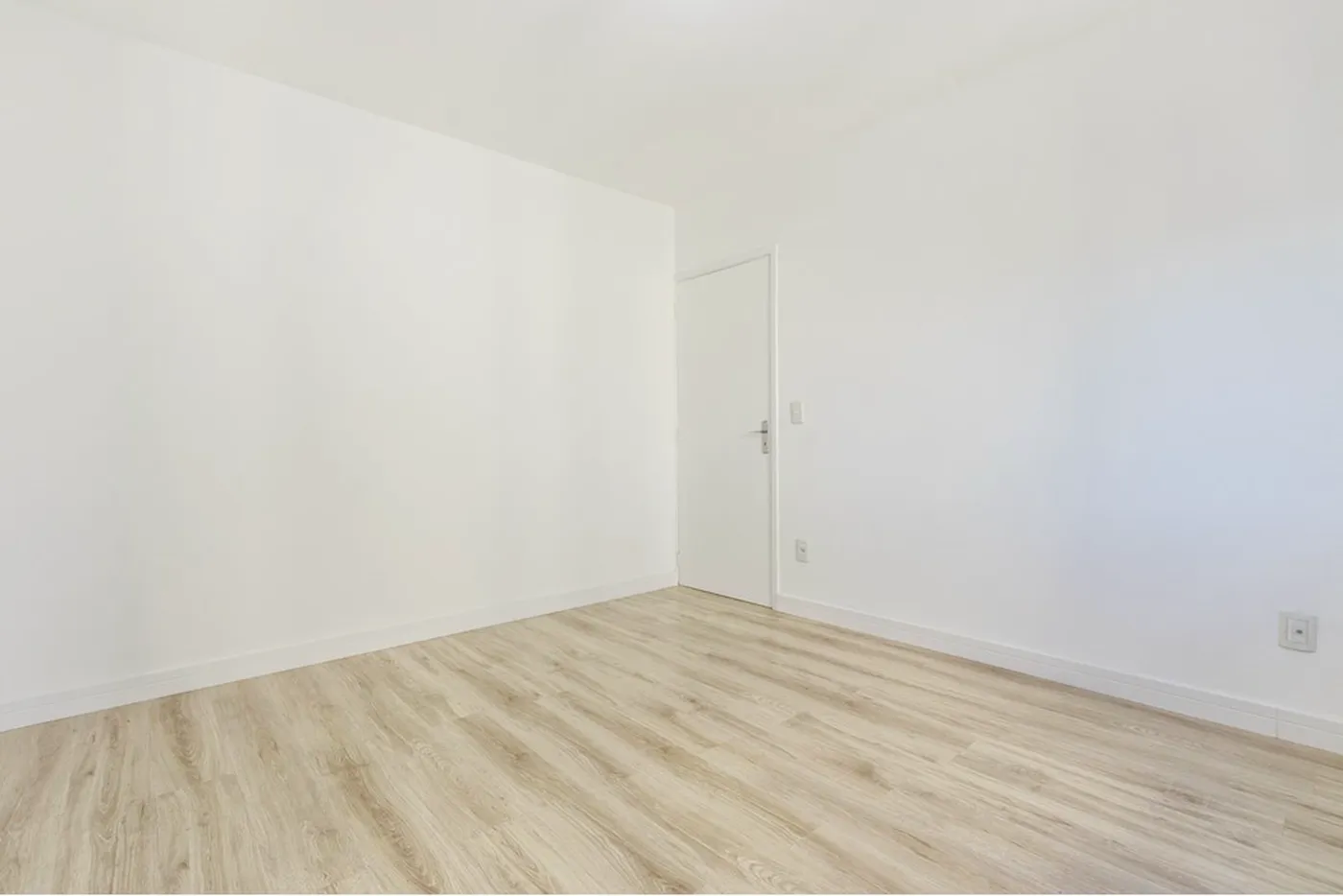 JBC 273 Apto 612511042-33 - REMAX Moderna Exclusividades