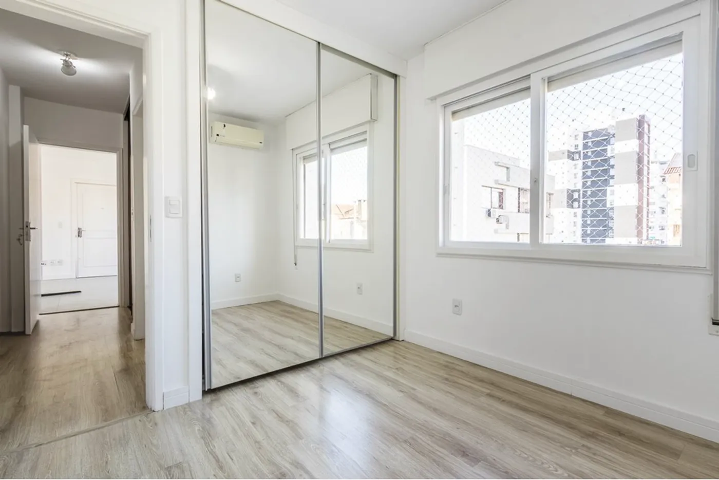 JBC 273 Apto 612511042-33 - REMAX Moderna Exclusividades