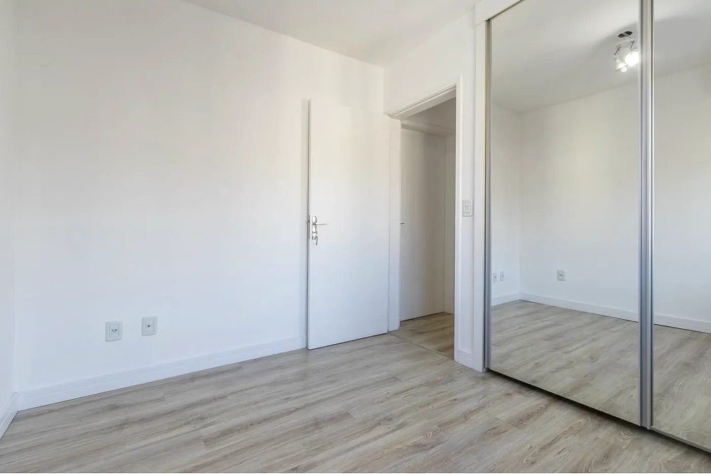 JBC 273 Apto 612511042-33 - REMAX Moderna Exclusividades