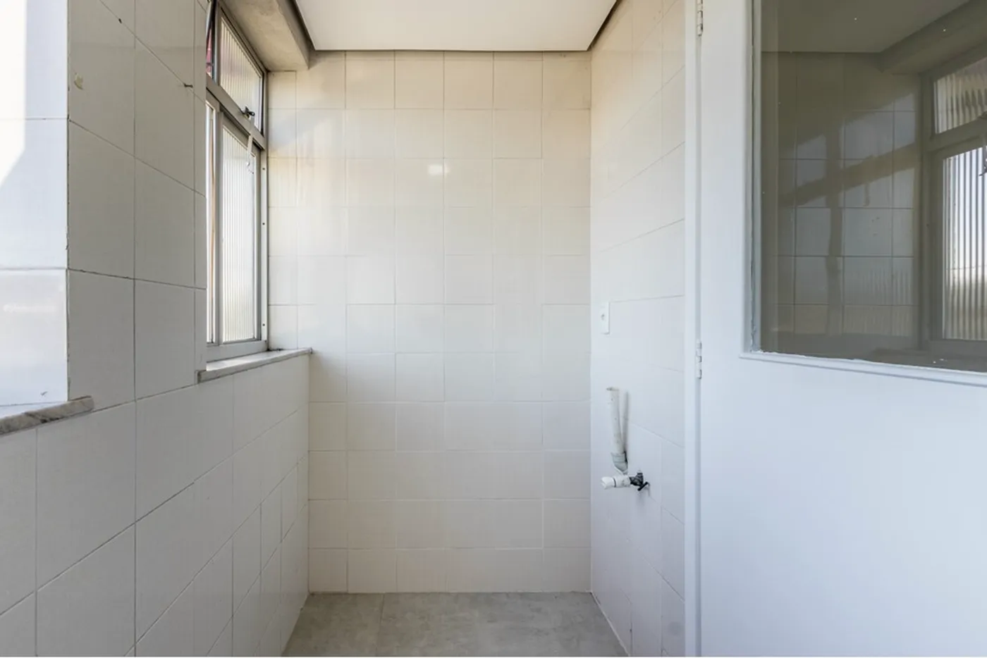 JBC 273 Apto 612511042-33 - REMAX Moderna Exclusividades