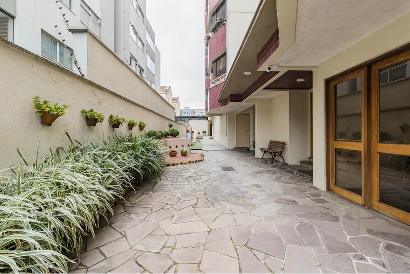 JBC 273 Apto 612511042-33 - REMAX Moderna Exclusividades