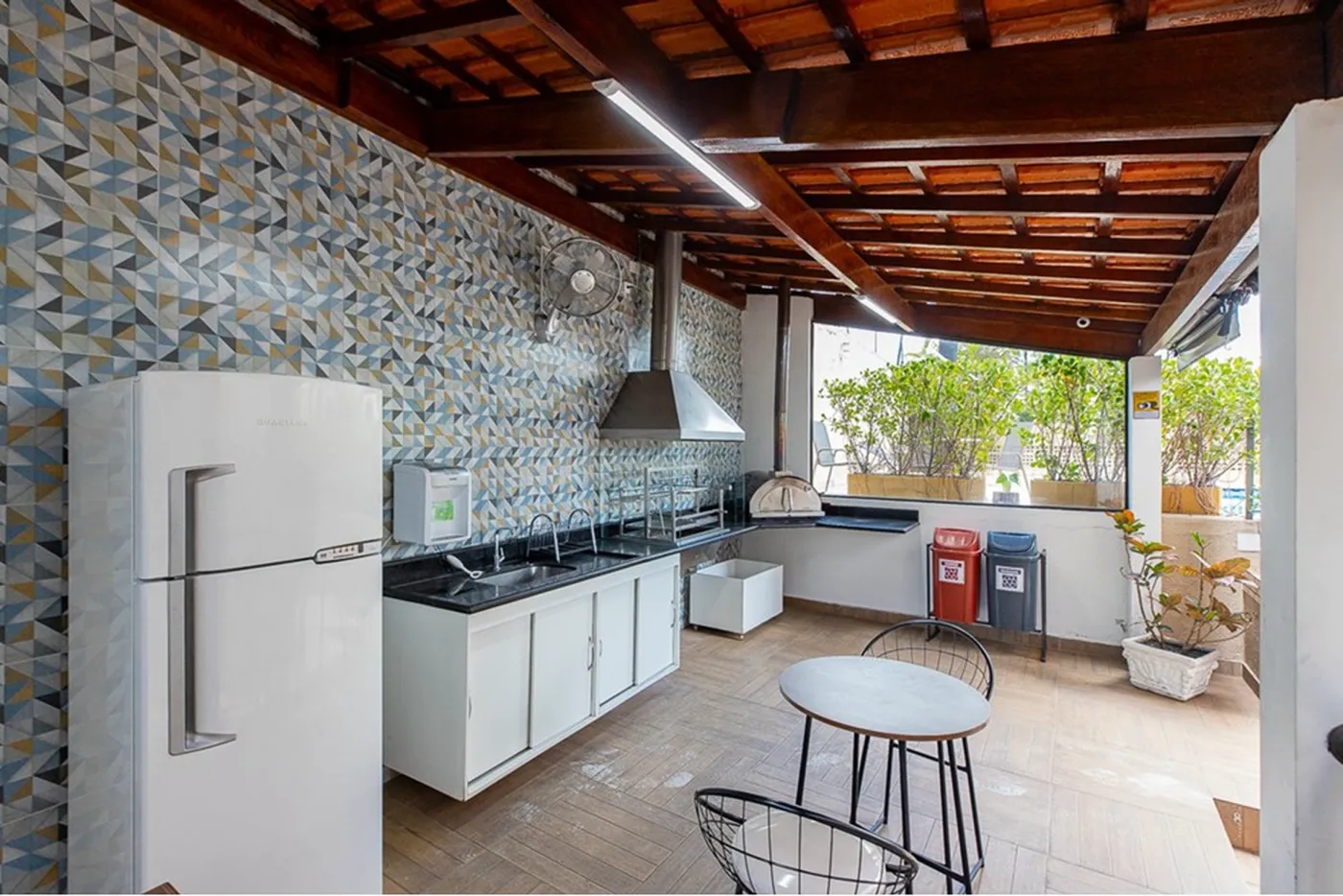 CAM 195 Apto 601131009-86 - REMAX Ares Exclusividades