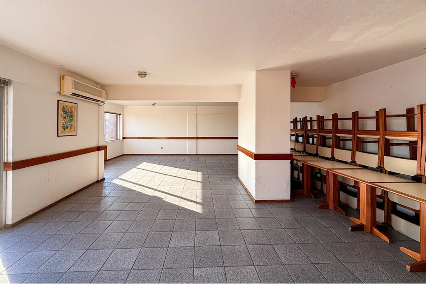 CQDJ 121 Sala 612651052-72 - REMAX Pillares Exclusividades
