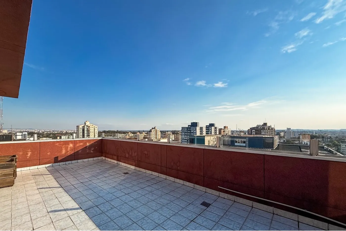 CQDJ 121 Sala 612651052-72 - REMAX Pillares Exclusividades