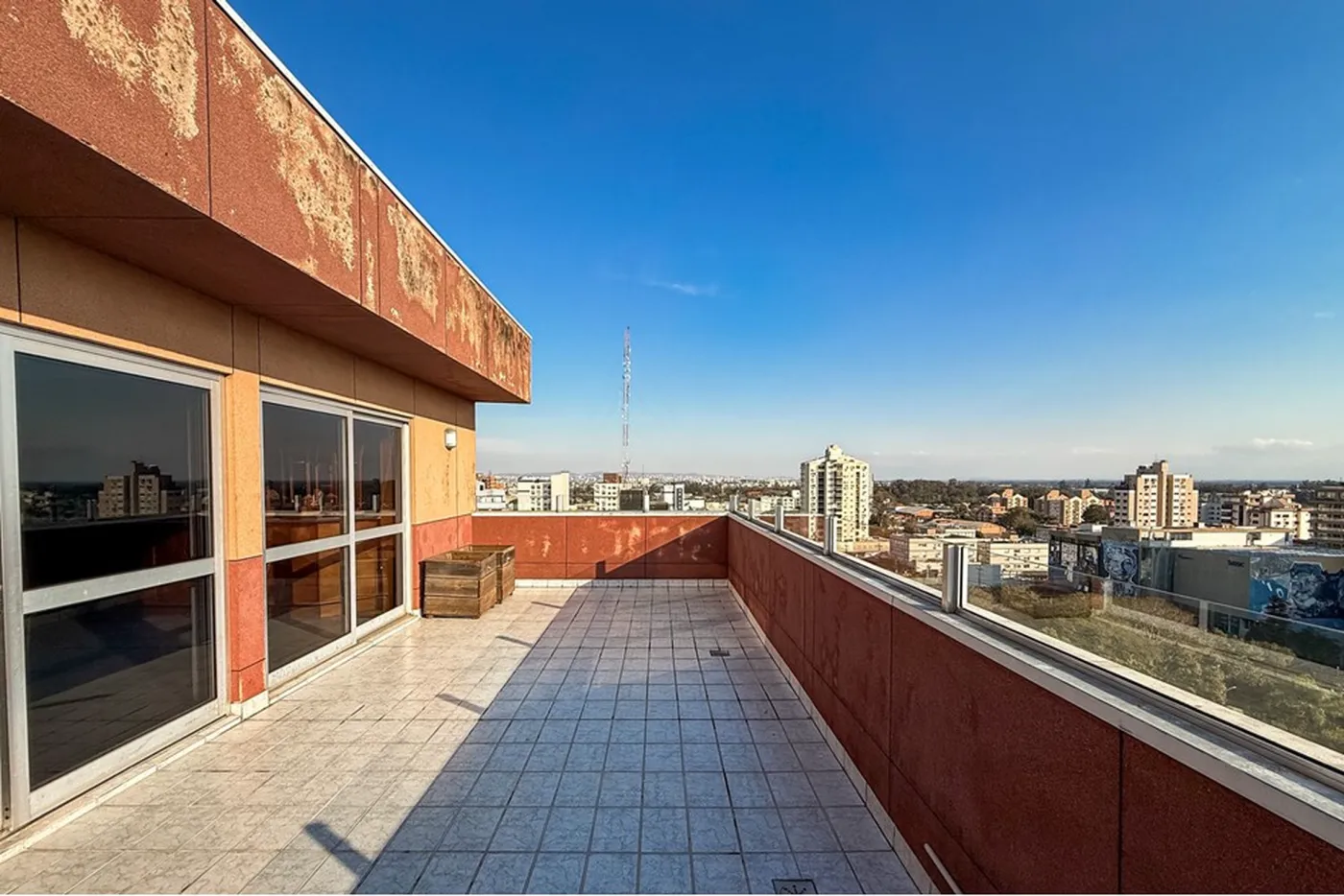 CQDJ 121 Sala 612651052-72 - REMAX Pillares Exclusividades