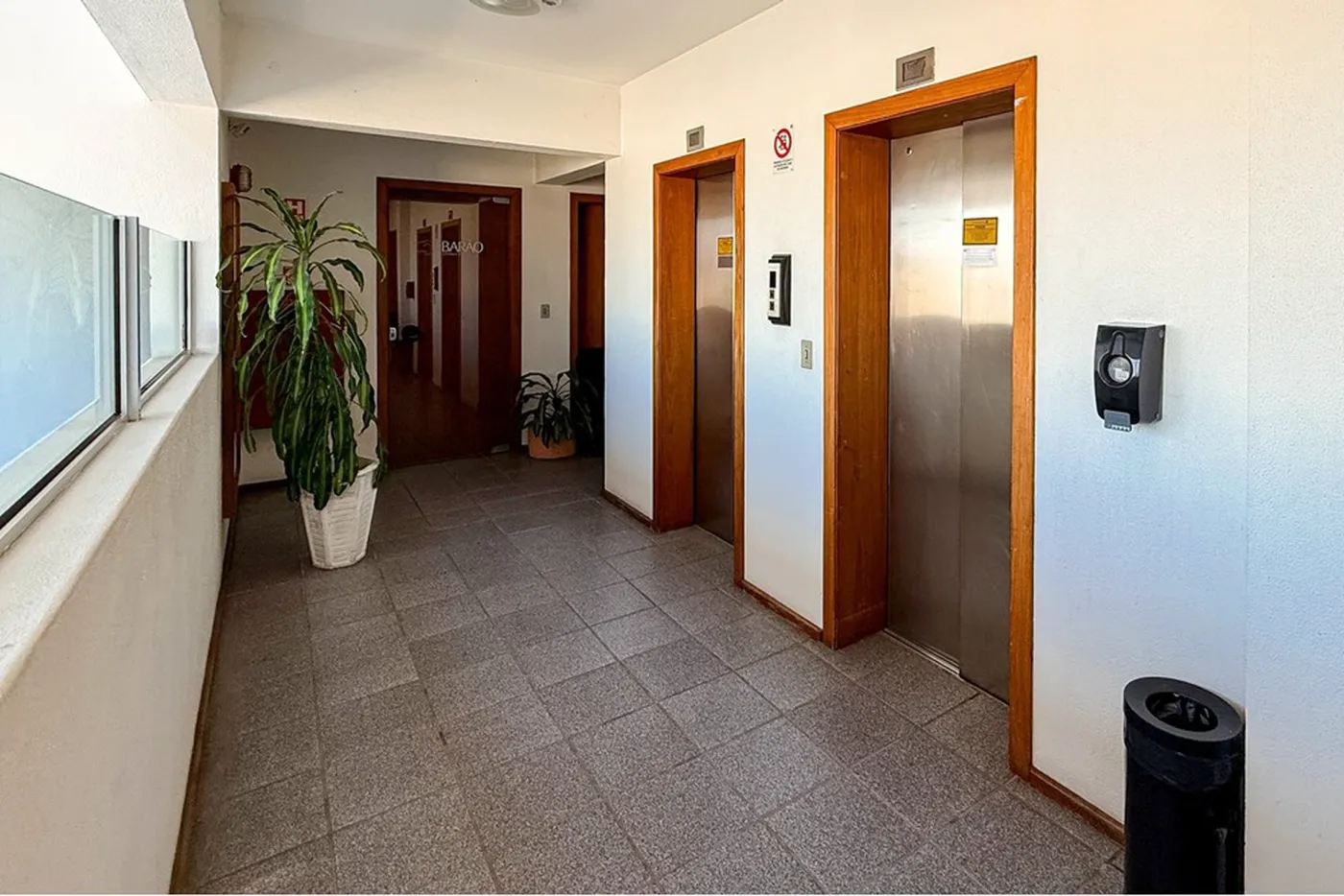 CQDJ 121 Sala 612651052-72 - REMAX Pillares Exclusividades