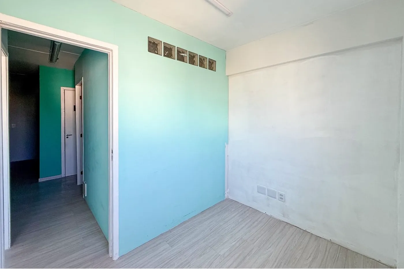 CQDJ 121 Sala 612651052-72 - REMAX Pillares Exclusividades