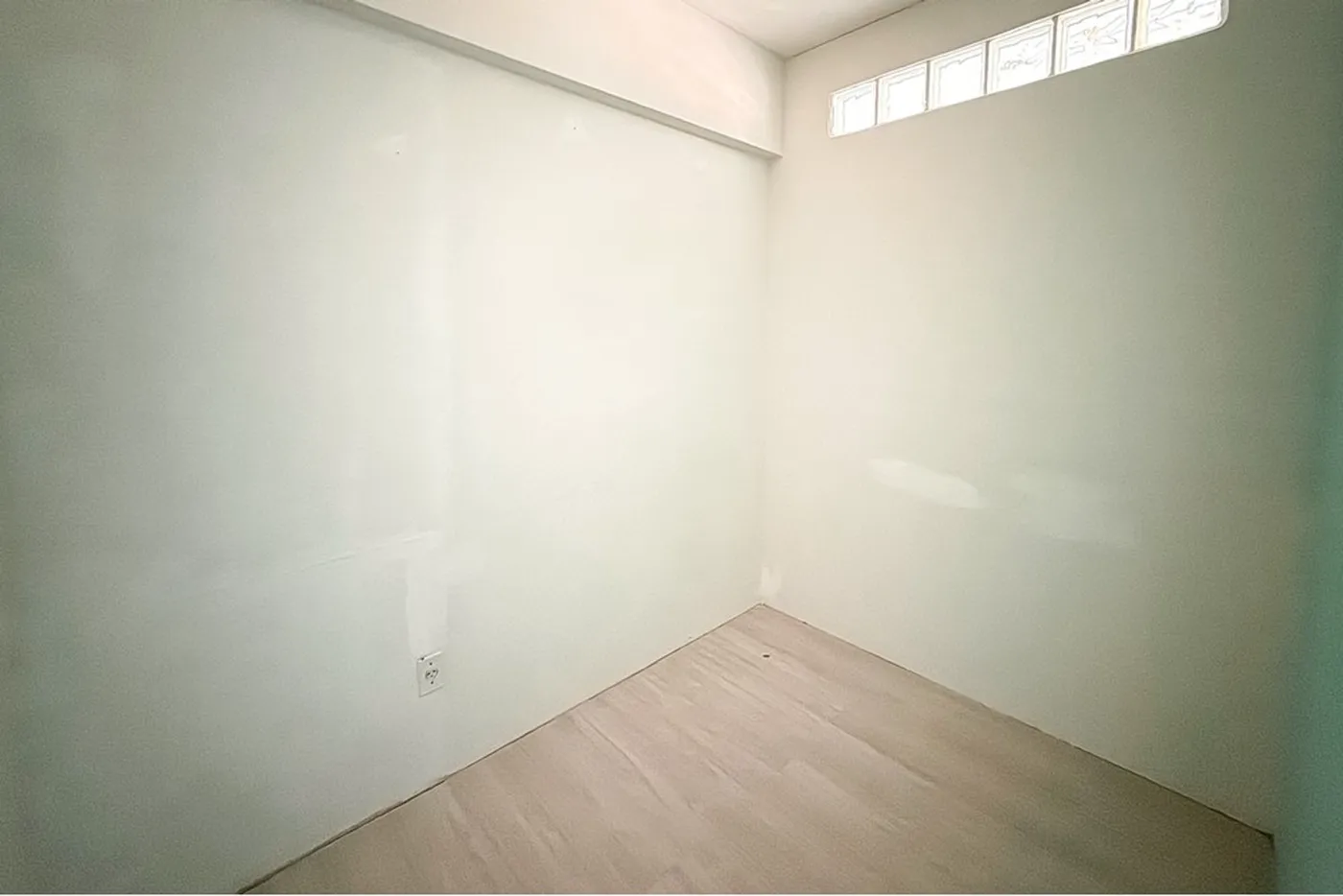 CQDJ 121 Sala 612651052-72 - REMAX Pillares Exclusividades