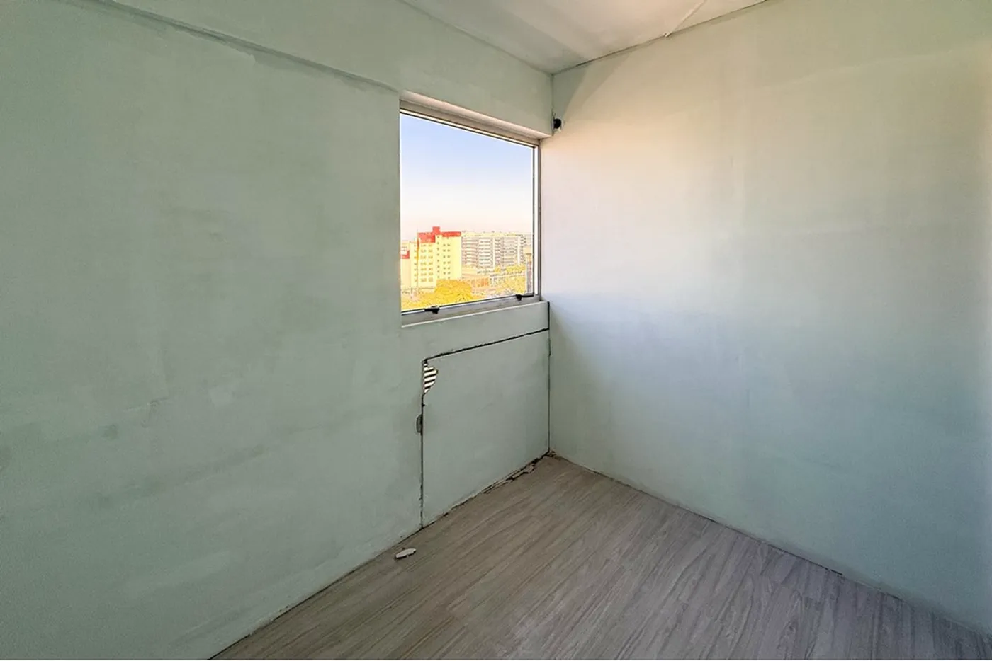 CQDJ 121 Sala 612651052-72 - REMAX Pillares Exclusividades
