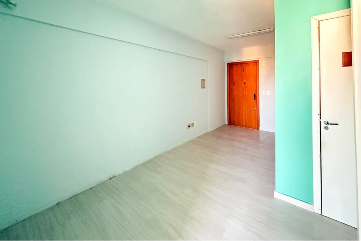 CQDJ 121 Sala 612651052-72 - REMAX Pillares Exclusividades