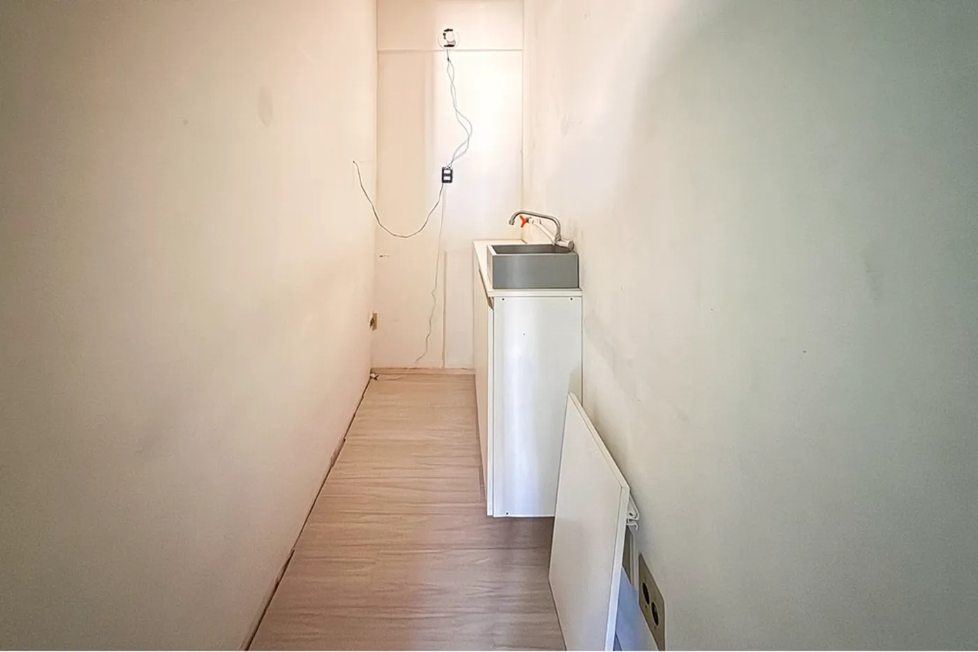 CQDJ 121 Sala 612651052-72 - REMAX Pillares Exclusividades