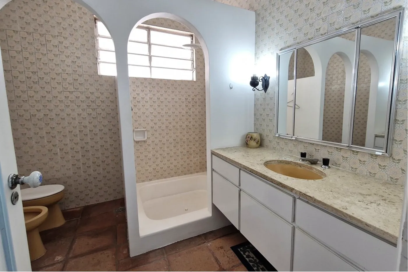 JGOM 347 601361045-17 - REMAX Trio Exclusividades