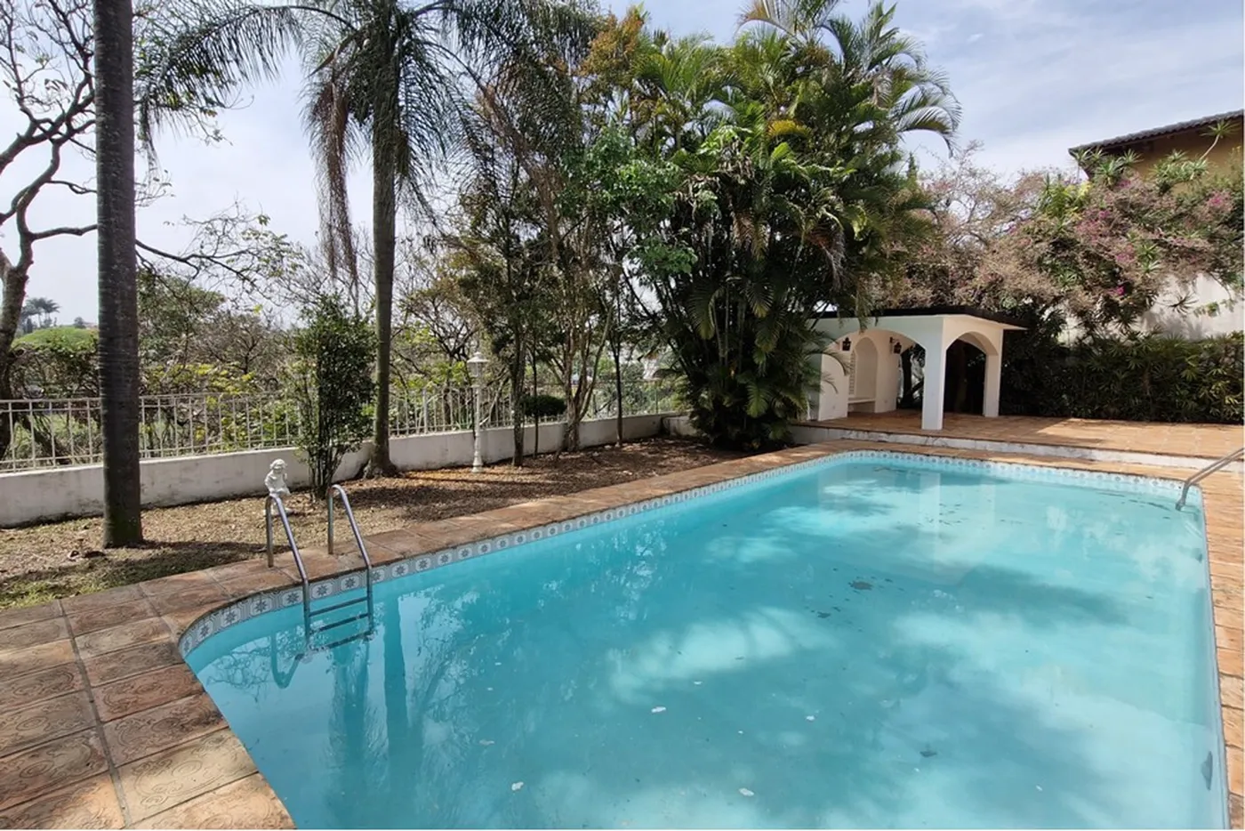 JGOM 347 601361045-17 - REMAX Trio Exclusividades