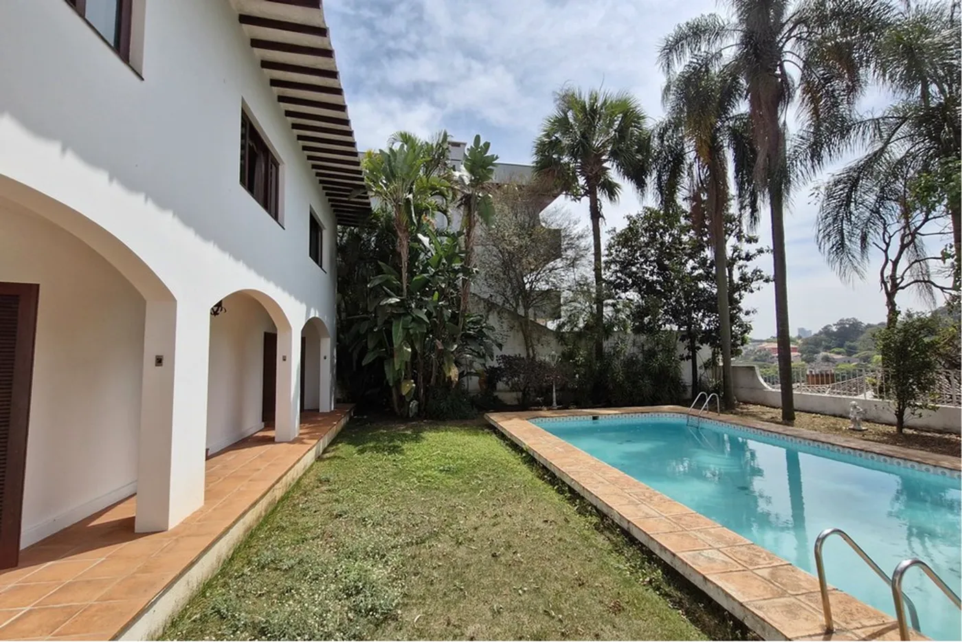 JGOM 347 601361045-17 - REMAX Trio Exclusividades