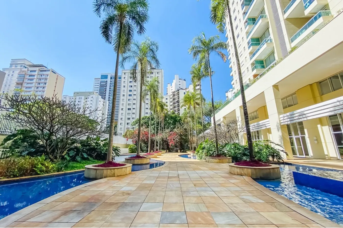 CBE 640 Apto 601481004-53 - REMAX Comunità Exclusividades