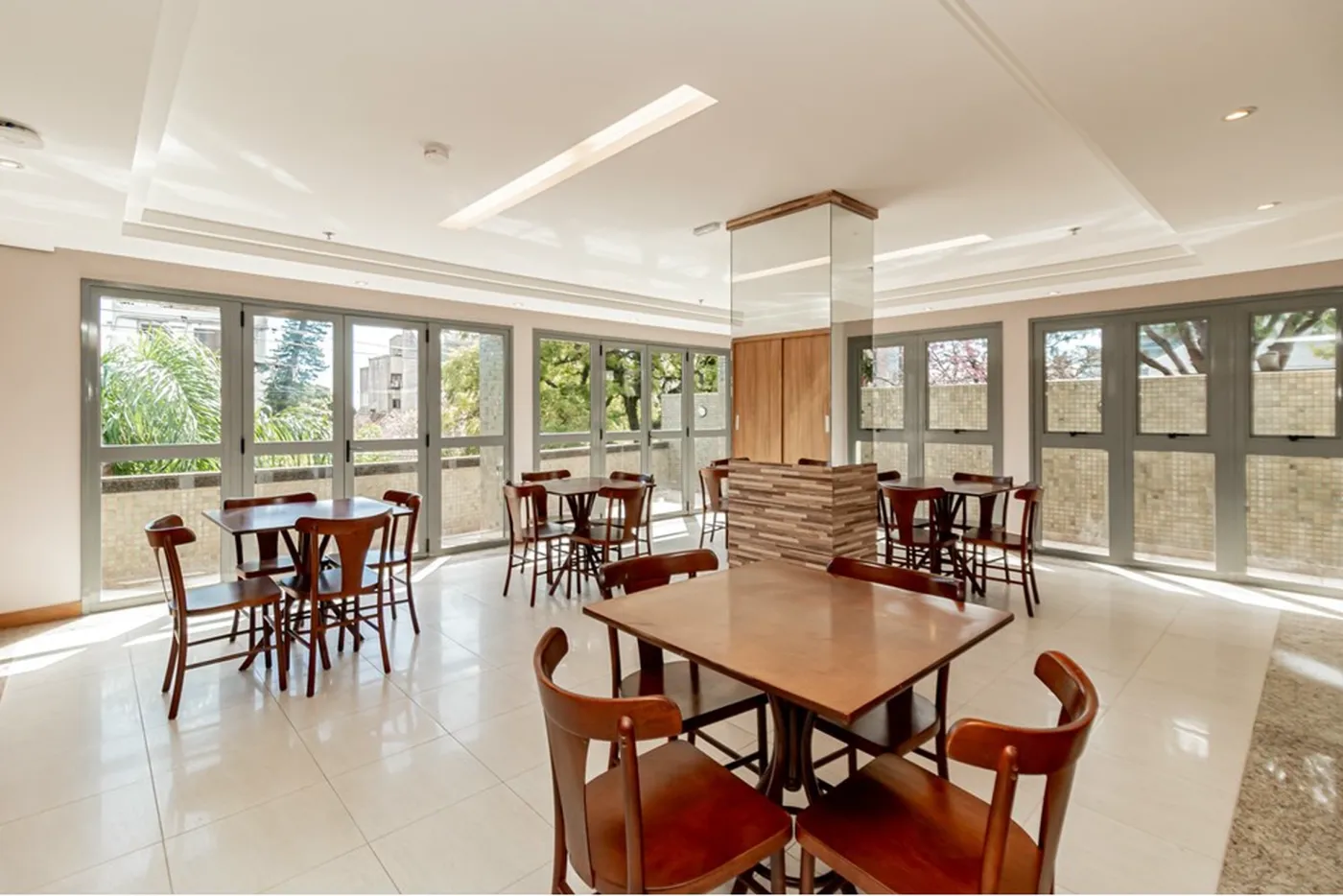 AAM 40 Sala 612491035-16 - REMAX Trend Exclusividades