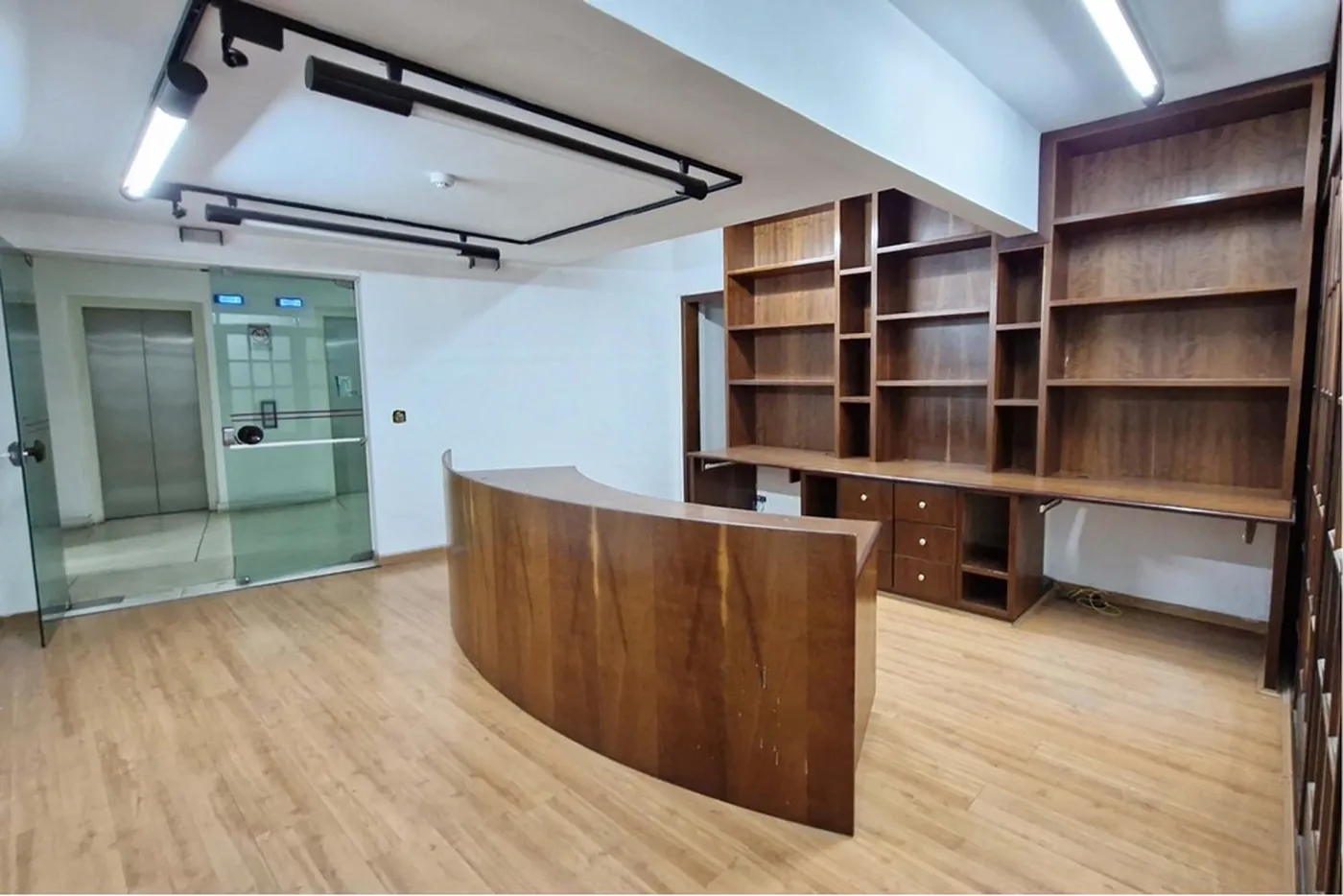 RCC 139 Sala 602301001-171 - Remax Trinity Exclusividades