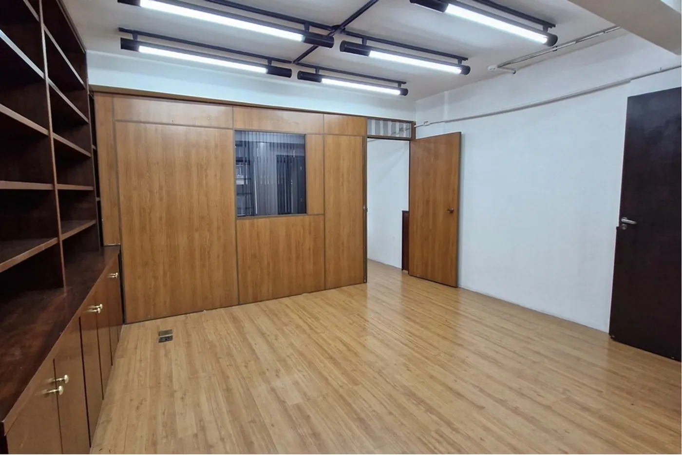 RCC 139 Sala 602301001-171 - Remax Trinity Exclusividades