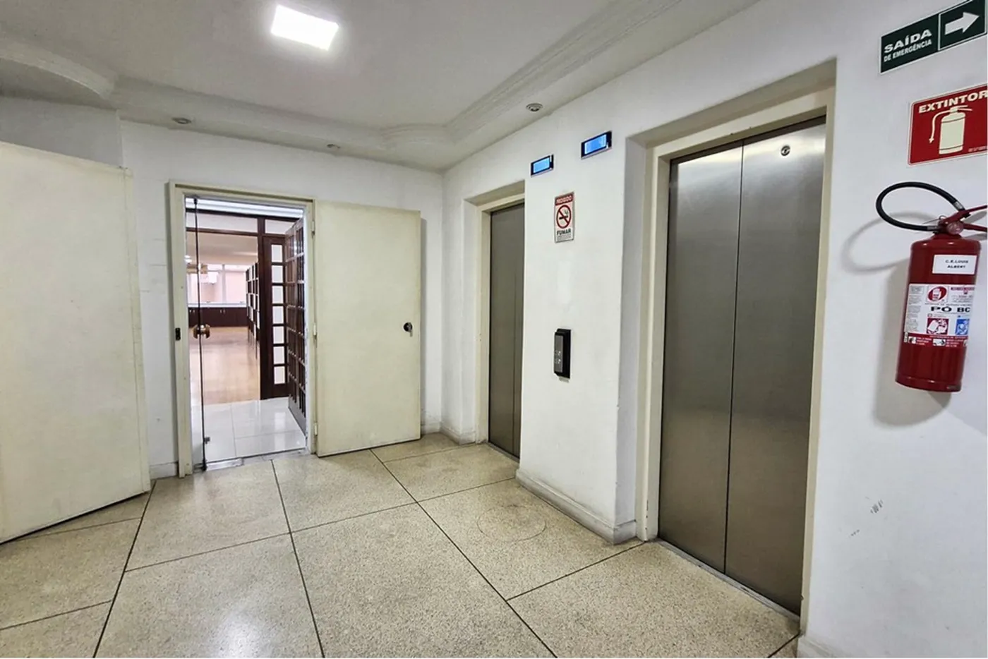 RCC 139 Sala 602301001-171 - Remax Trinity Exclusividades