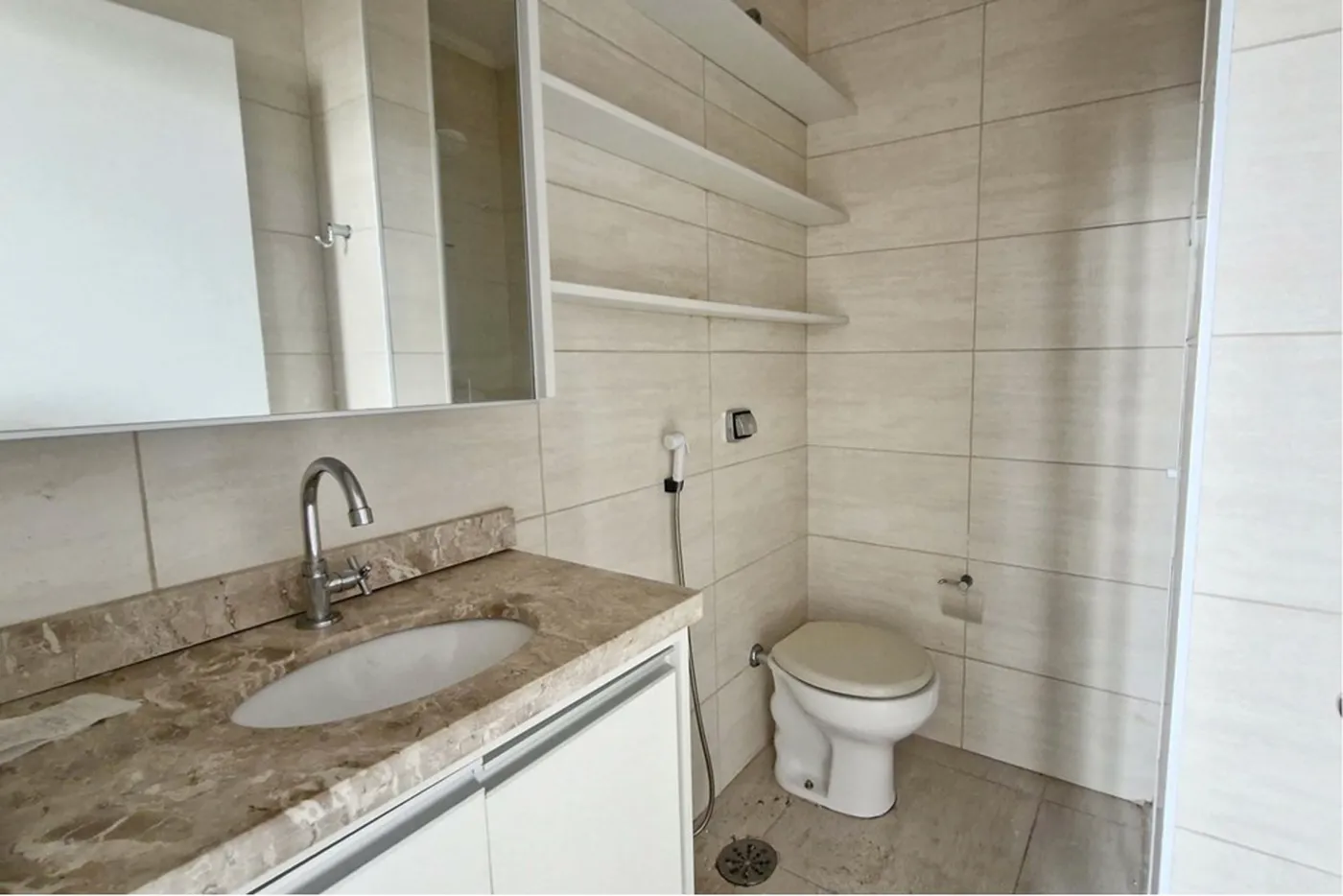 BVNDJ 707 Apto 602301001-170 - Remax Trinity Exclusividades