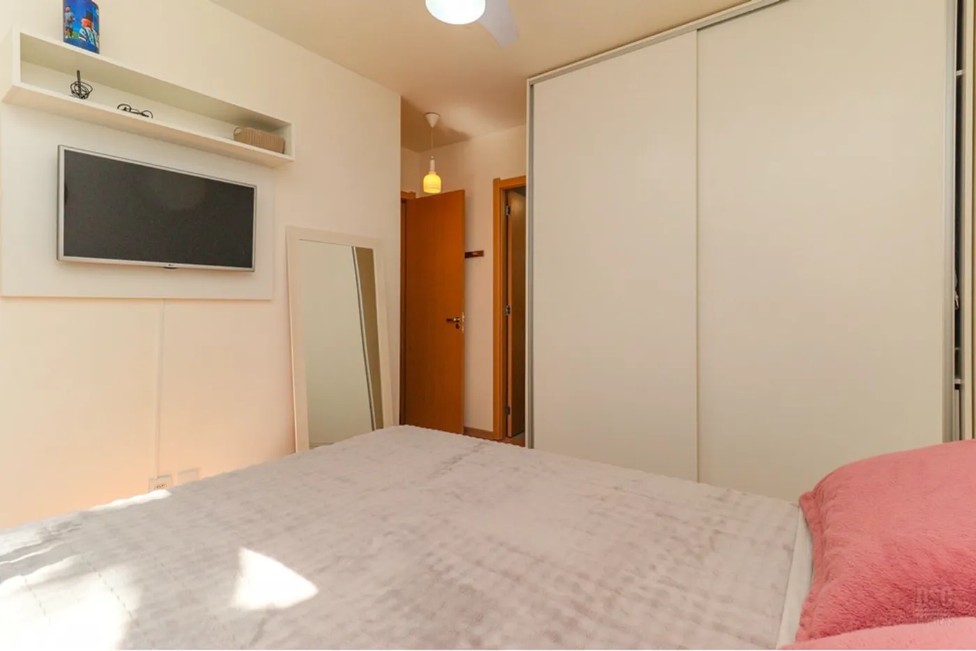 TDT 215 Apto 610191042-212 - REMAX Casa Sul Exclusividades