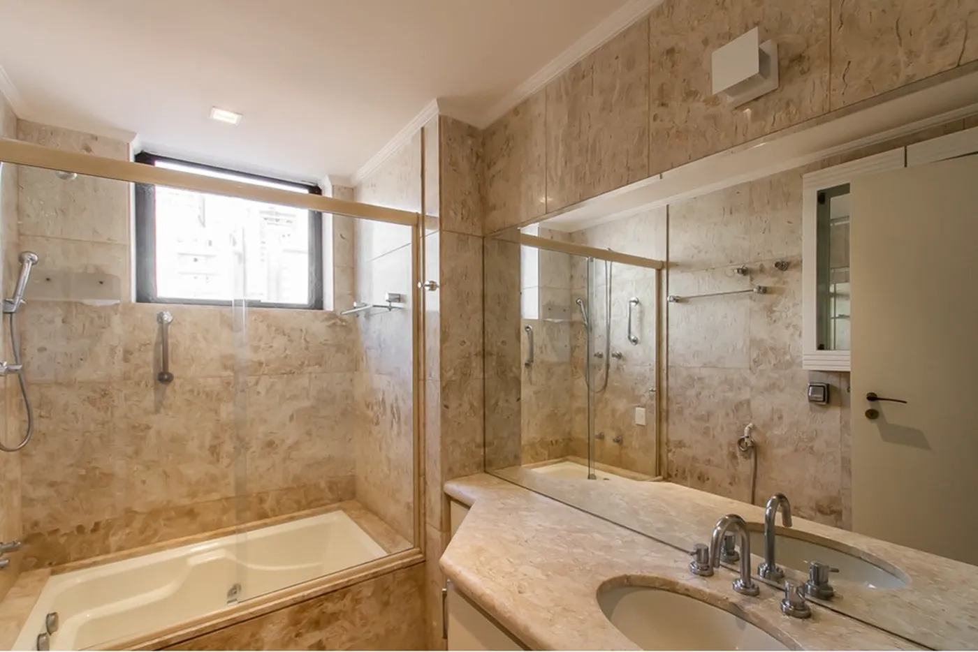 PSV 584 Apto 601401005-51 - REMAX Paradisus Exclusividades