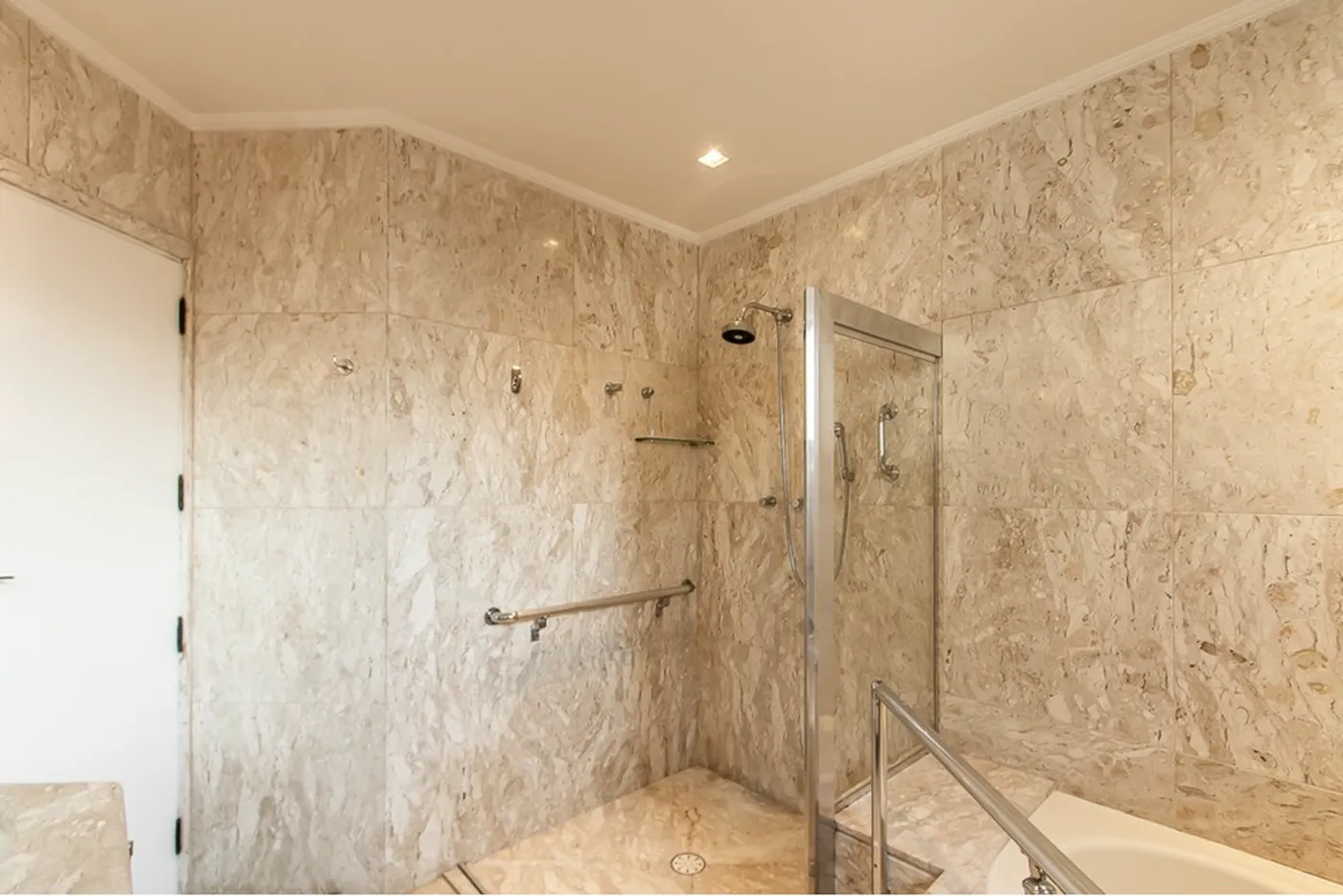 PSV 584 Apto 601401005-51 - REMAX Paradisus Exclusividades