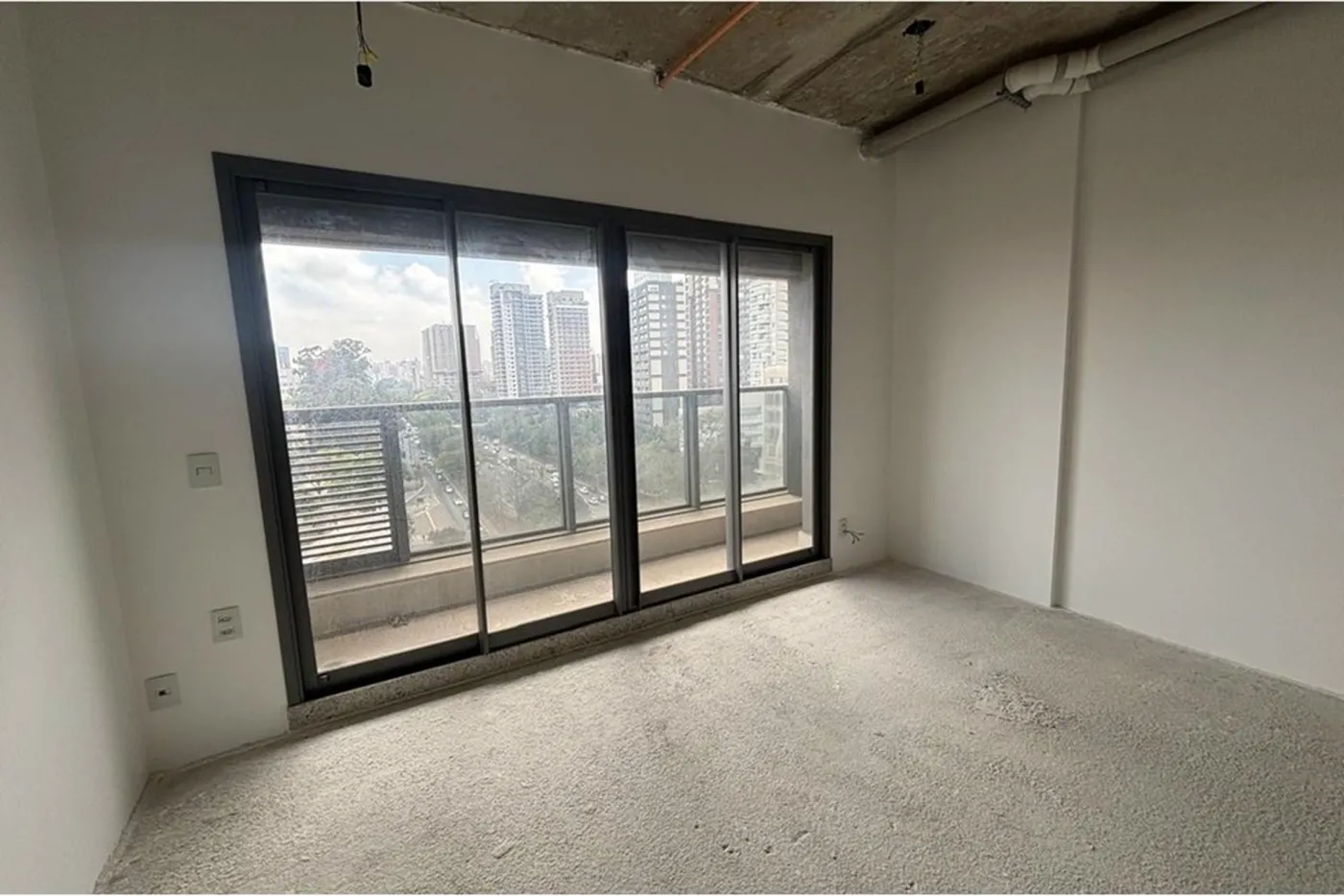 IRB 850 Sala 601401007-71 - REMAX Paradisus Exclusividades