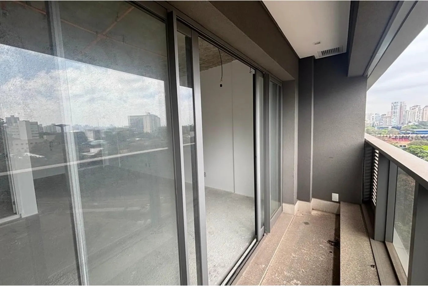 IRB 850 Sala 601401007-71 - REMAX Paradisus Exclusividades