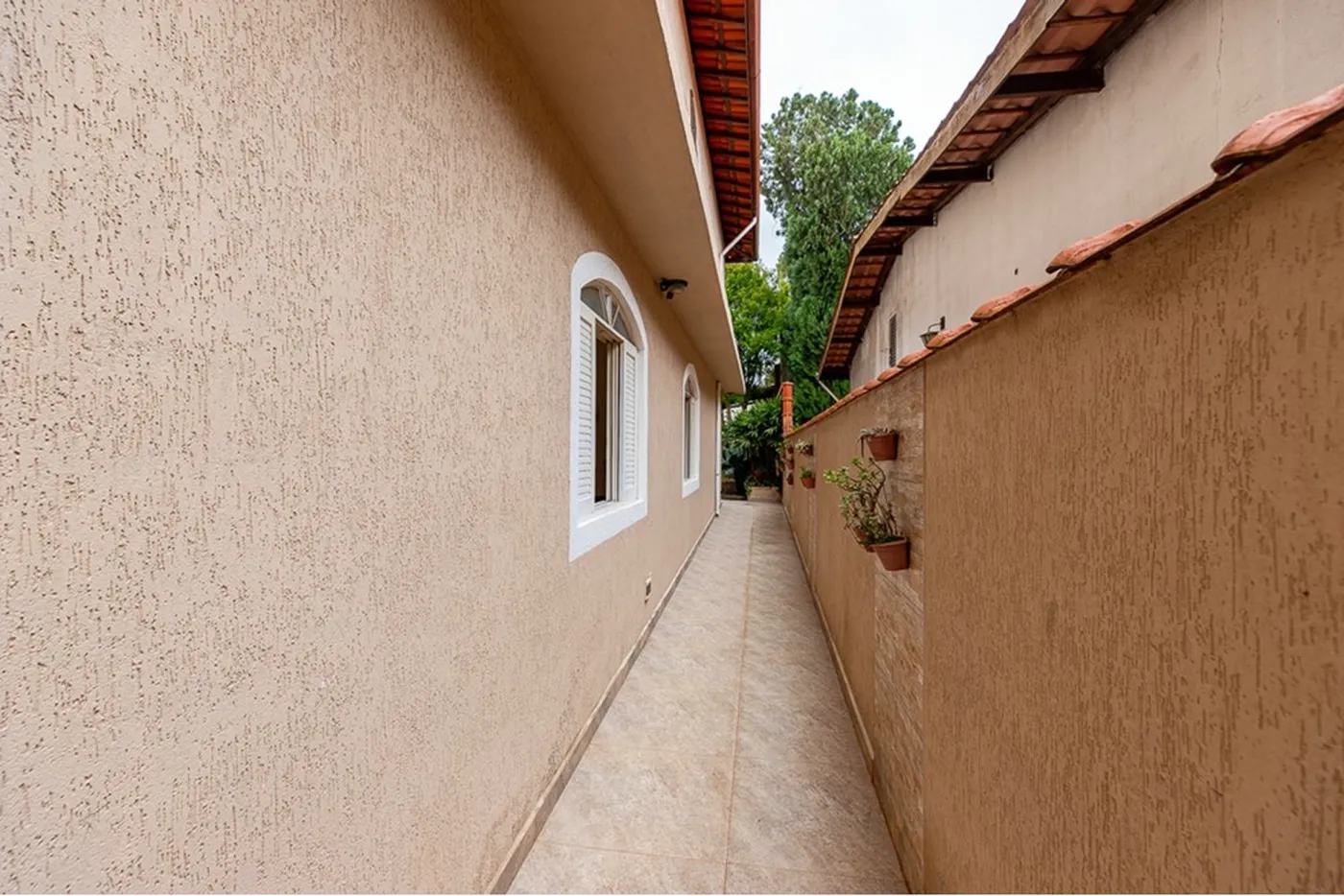 JKJS 112 Casa 601131079-5 - REMAX Ares Exclusividades