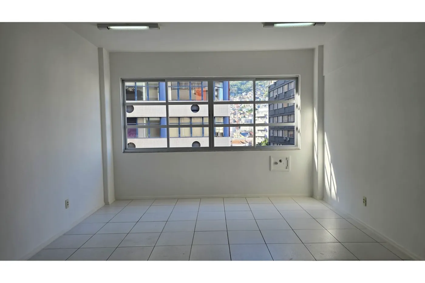 CAG 79 Sala 590441066-33 - REMAX Dream On II Exclusividades