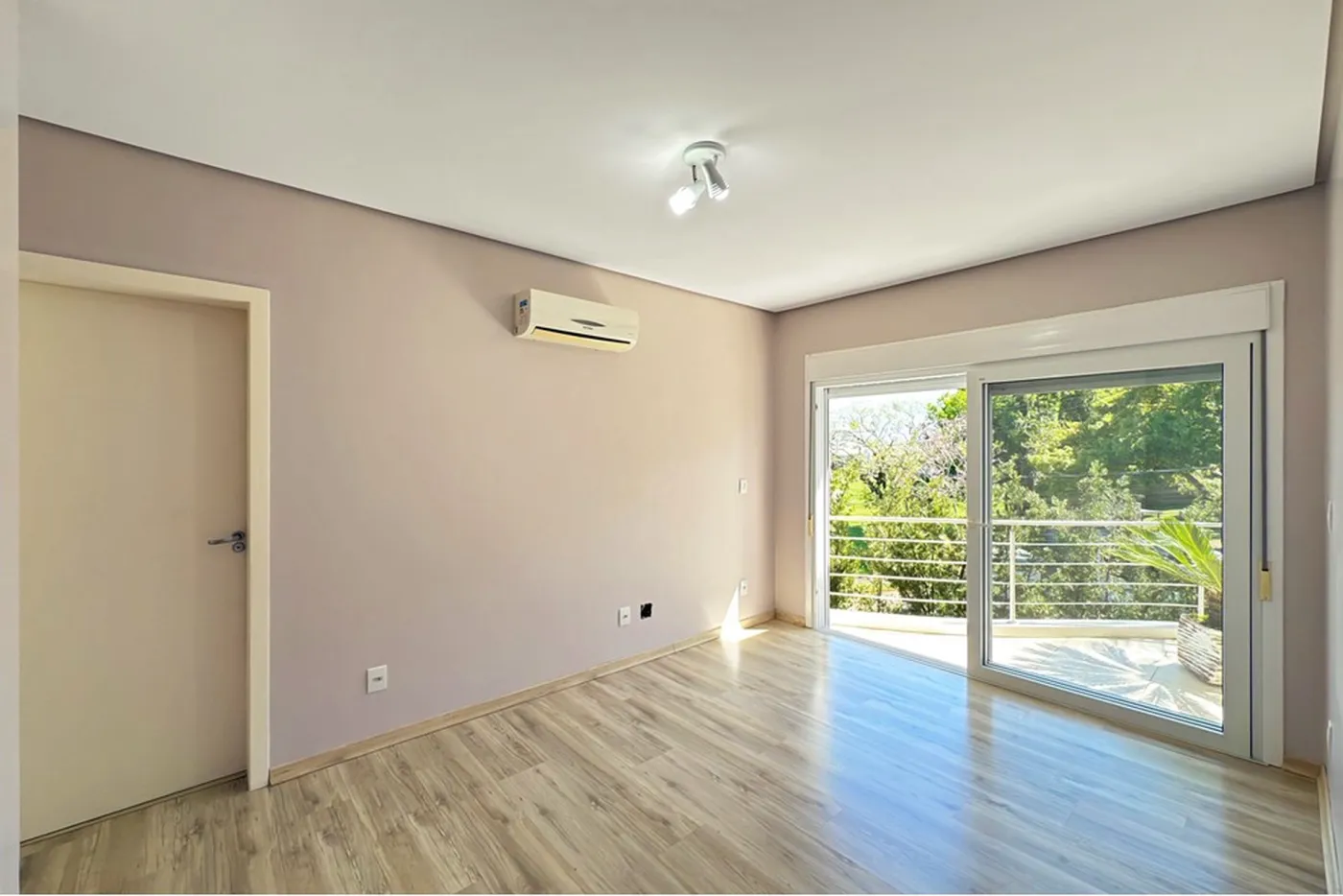 HFSB 200 610191034-125 - REMAX Casa Sul Exclusividades