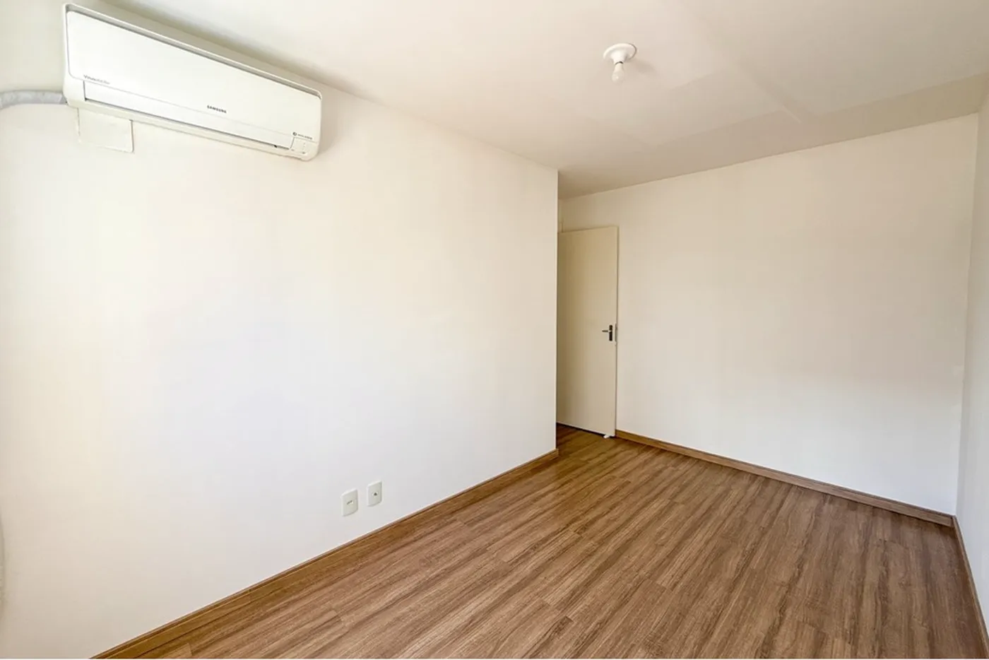 FJC 660 Apto 612651031-51 - REMAX Pillares Exclusividades