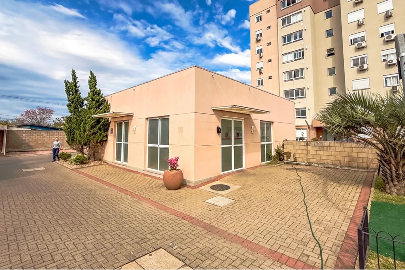 FJC 660 Apto 612651031-51 - REMAX Pillares Exclusividades