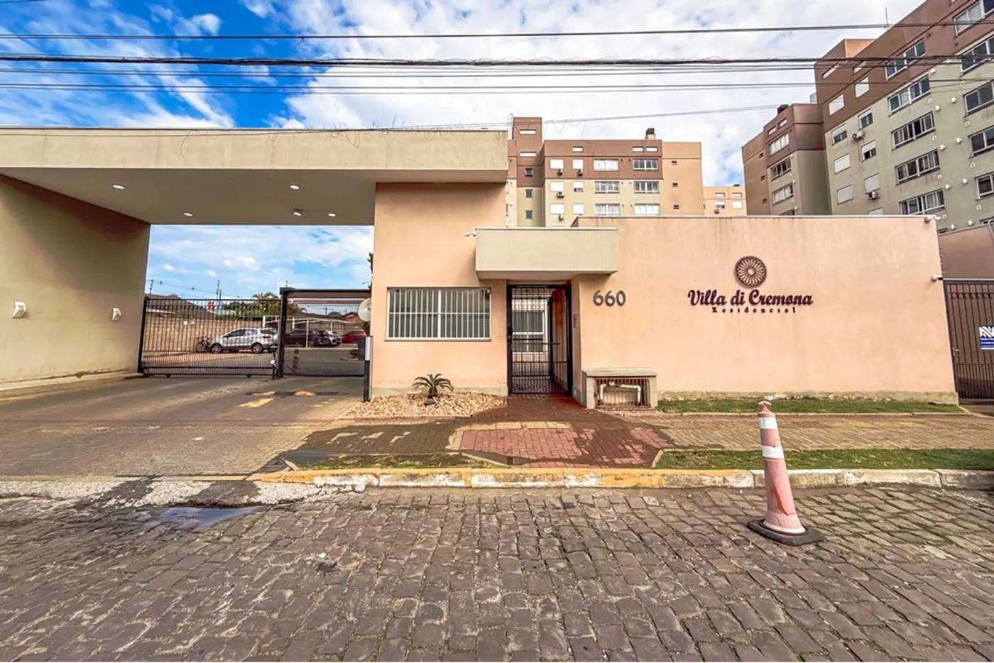 FJC 660 Apto 612651031-51 - REMAX Pillares Exclusividades