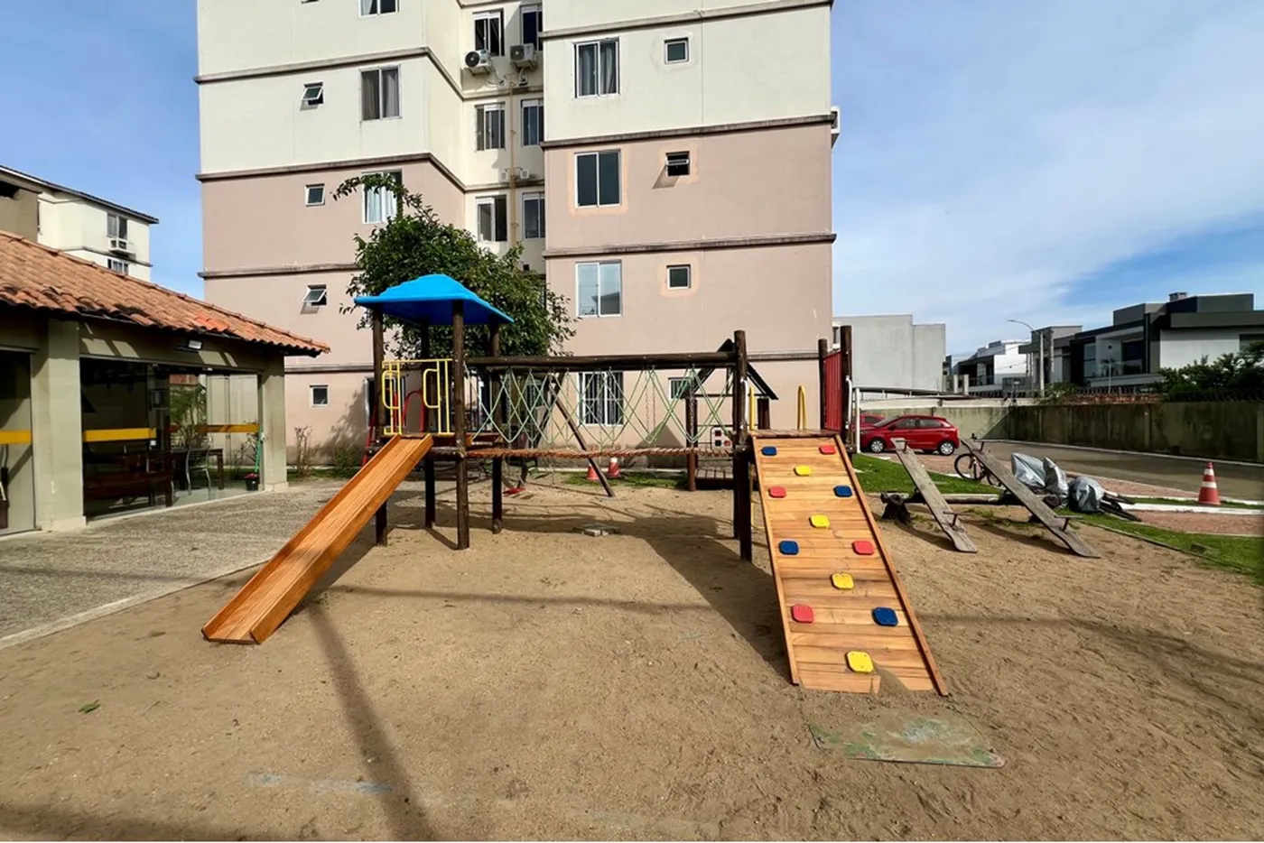 FDJB 1852 Apto 610241023-71 - REMAX 520 Exclusividades