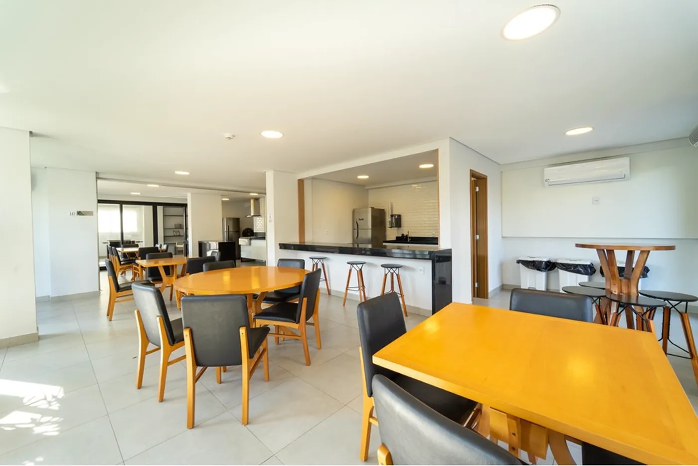 RQCAM 142 Apto 690591074-7 - REMAX Máxima Exclusividades