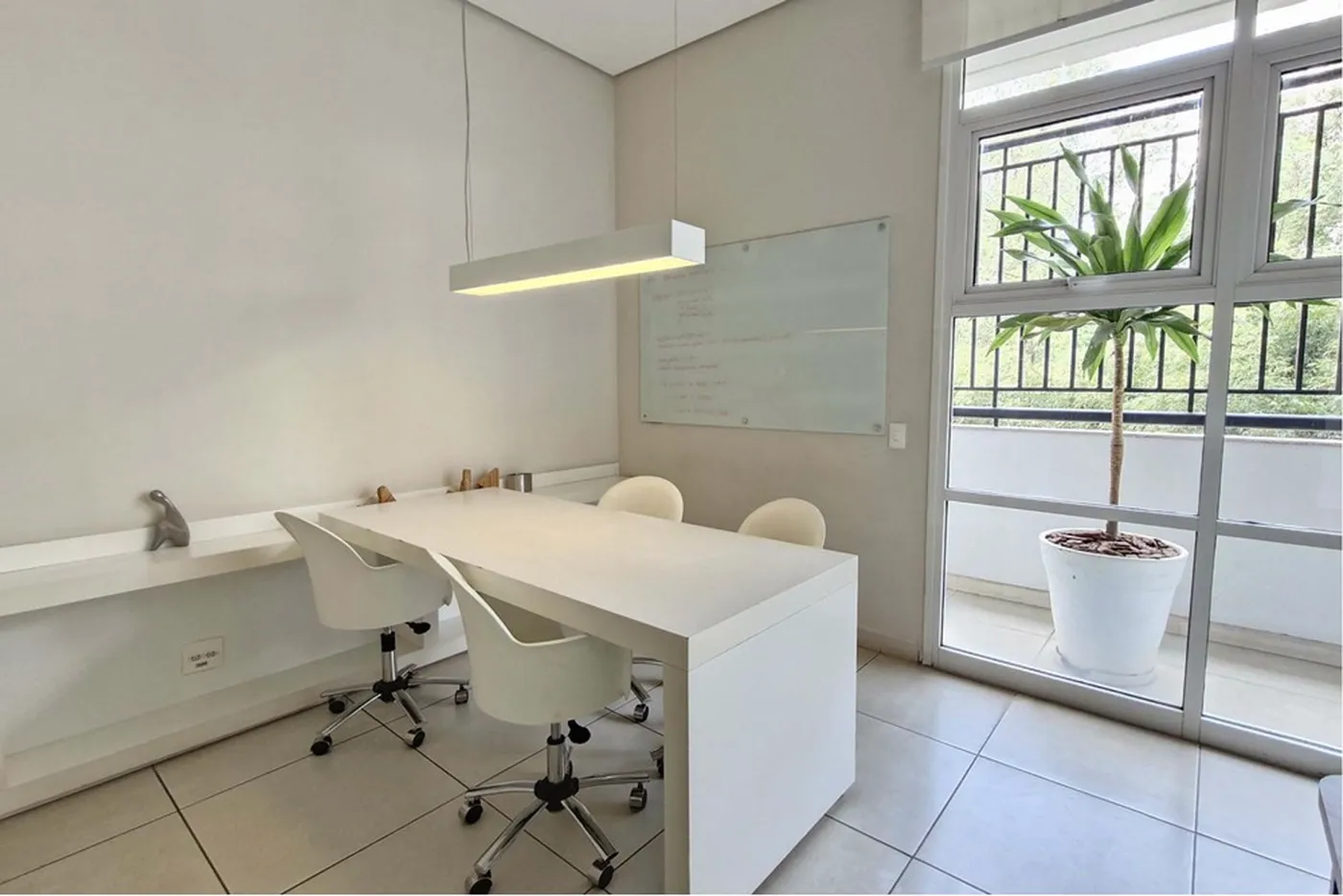 MJSDS 391 Apto 601361044-59 - REMAX Trio Exclusividades