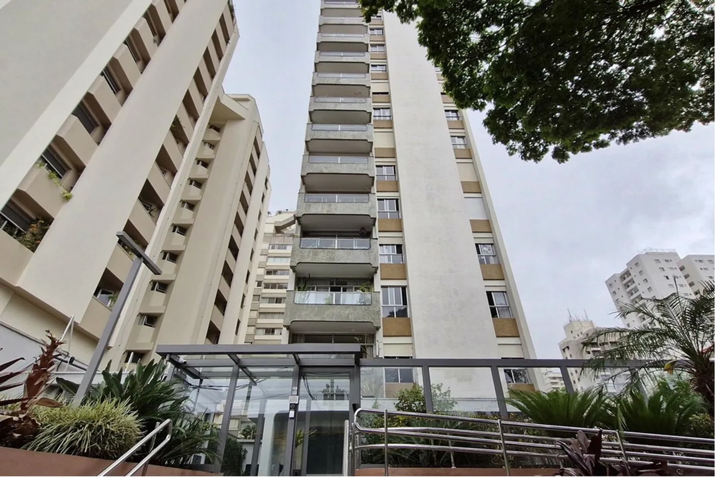BC 569 Apto 601361053-41 - REMAX Trio Exclusividades