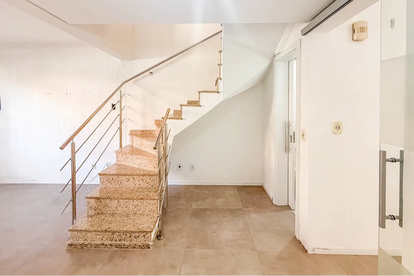 RBP 830 612651056-17 - REMAX Pillares Exclusividades