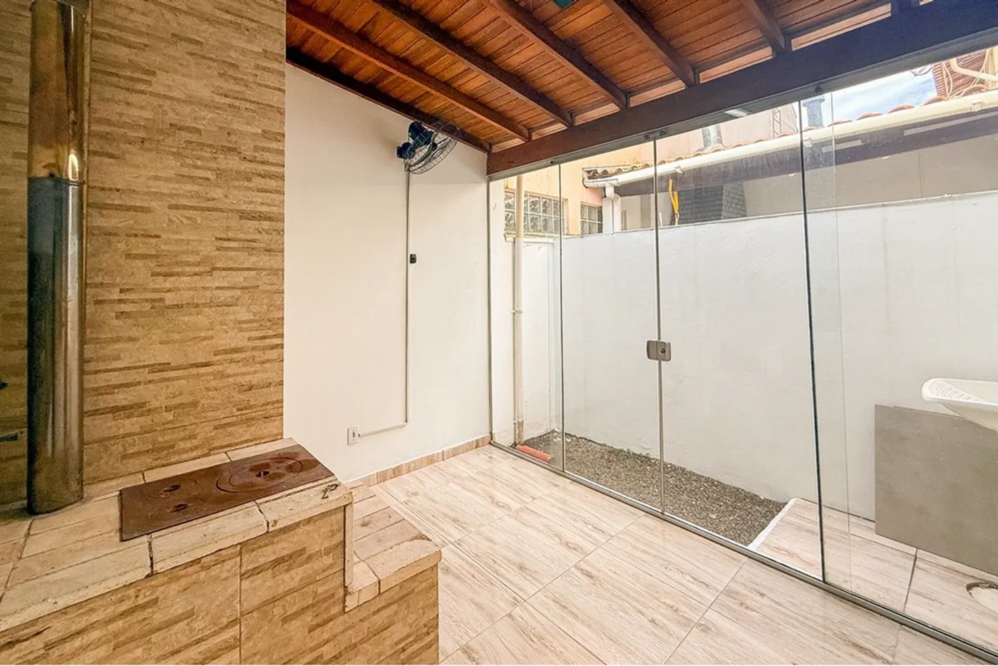 RBP 830 612651056-17 - REMAX Pillares Exclusividades