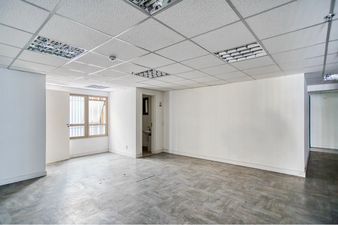 PT 446 Sala 601081092-4 - REMAX Lepex Exclusividades