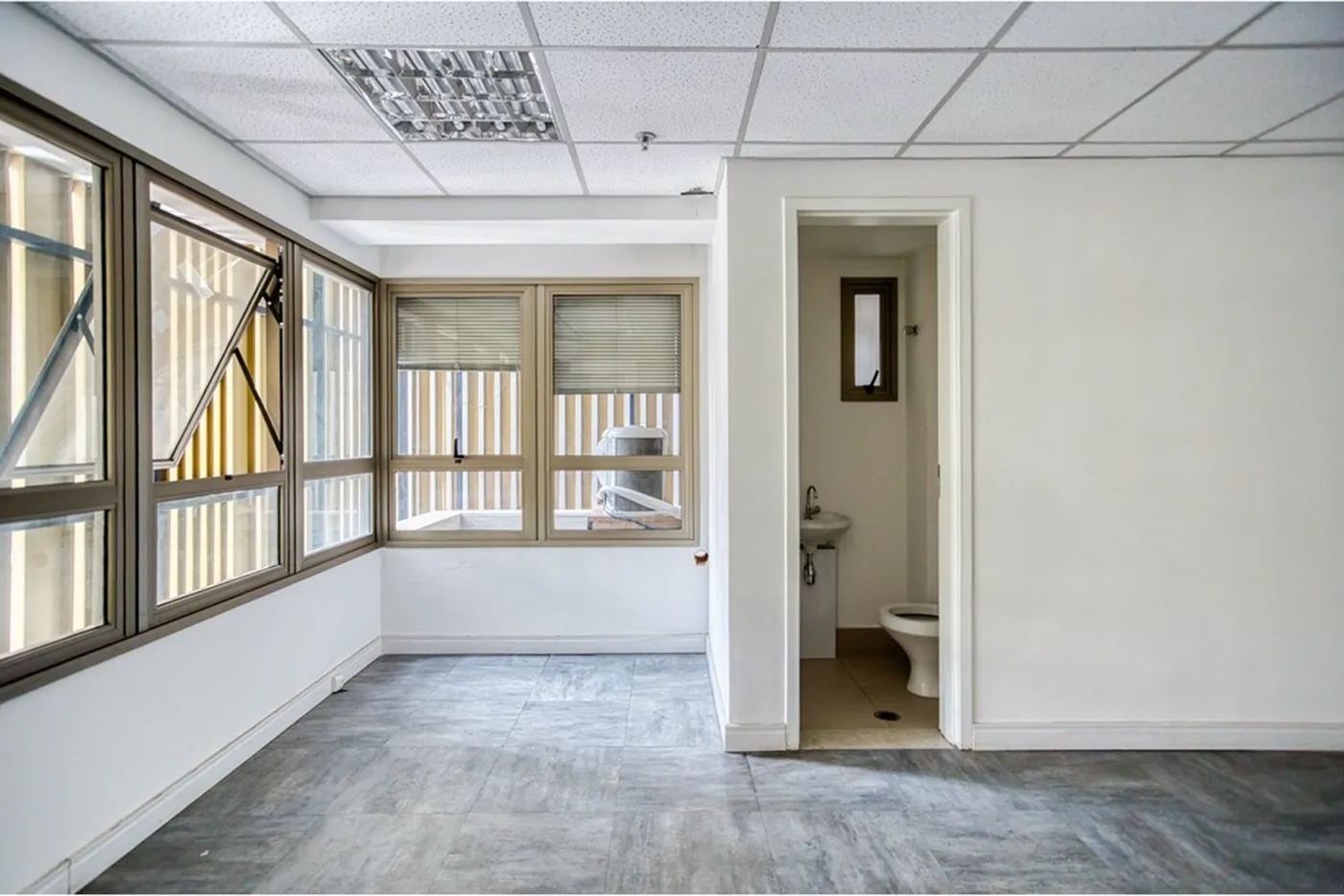 PT 446 Sala 601081092-4 - REMAX Lepex Exclusividades