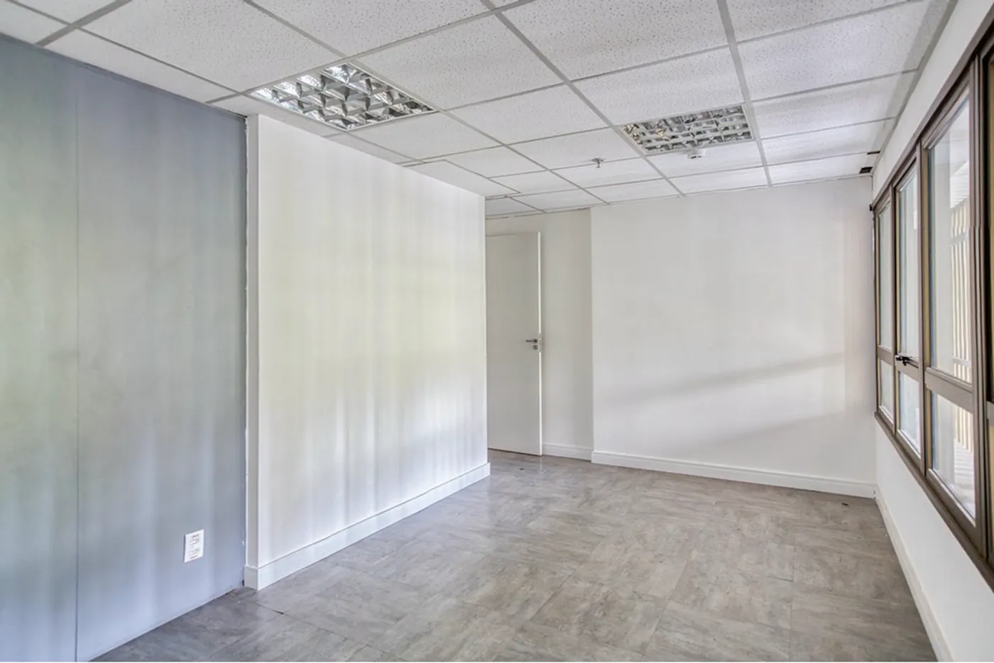 PT 446 Sala 601081092-4 - REMAX Lepex Exclusividades