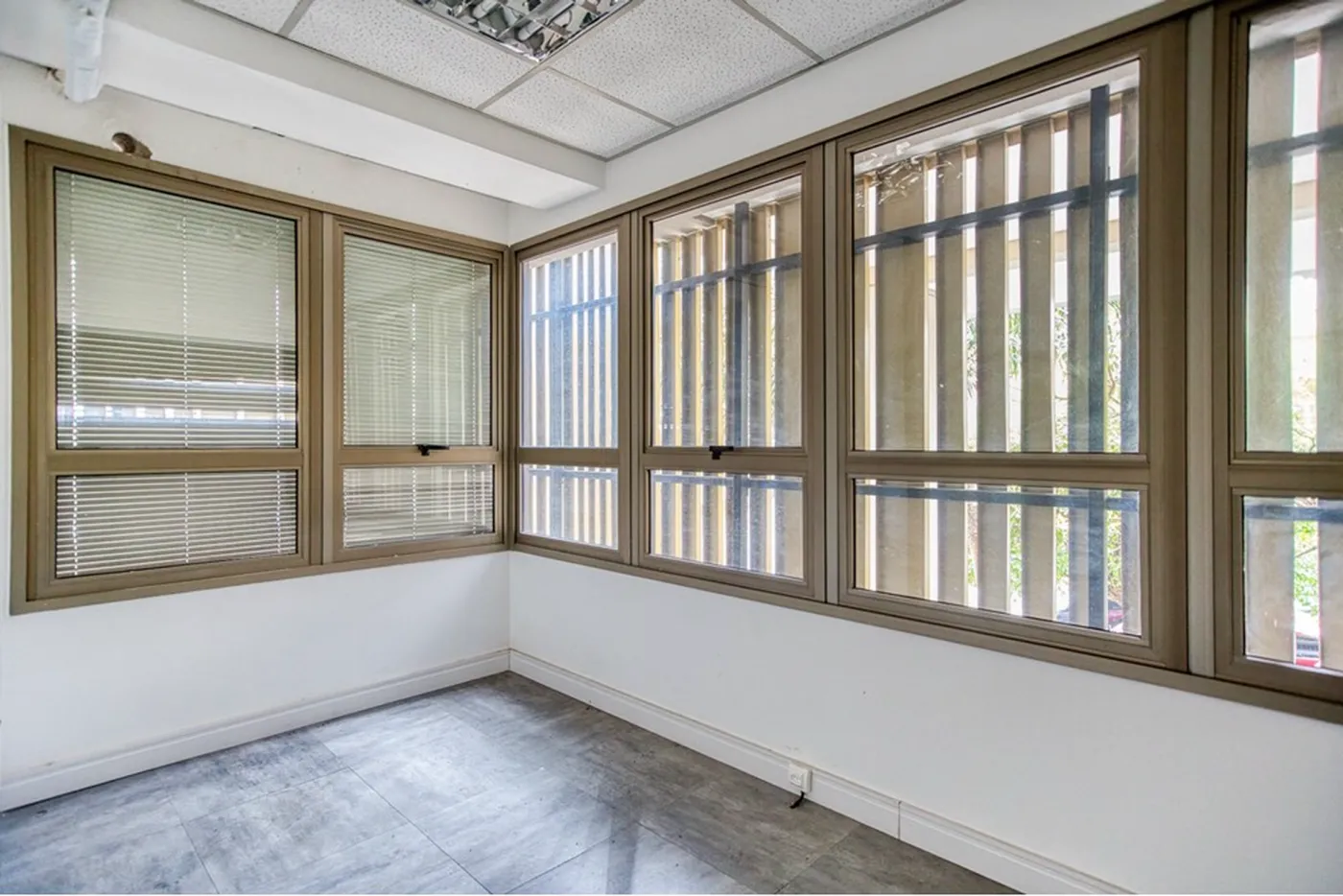 PT 446 Sala 601081092-4 - REMAX Lepex Exclusividades