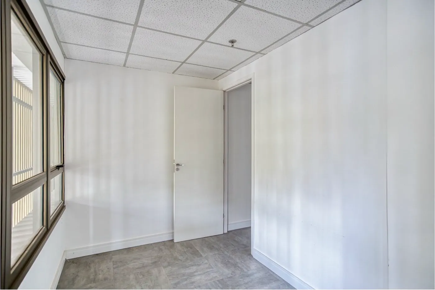 PT 446 Sala 601081092-4 - REMAX Lepex Exclusividades
