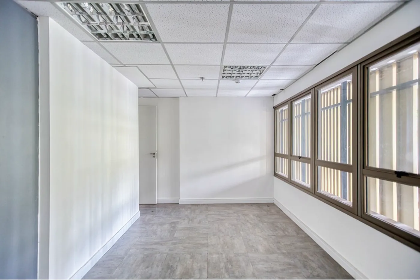PT 446 Sala 601081092-4 - REMAX Lepex Exclusividades