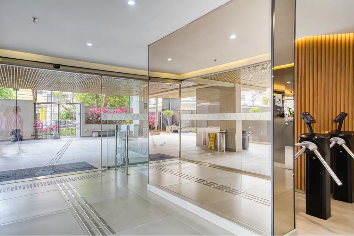 PT 446 Sala 601081092-4 - REMAX Lepex Exclusividades