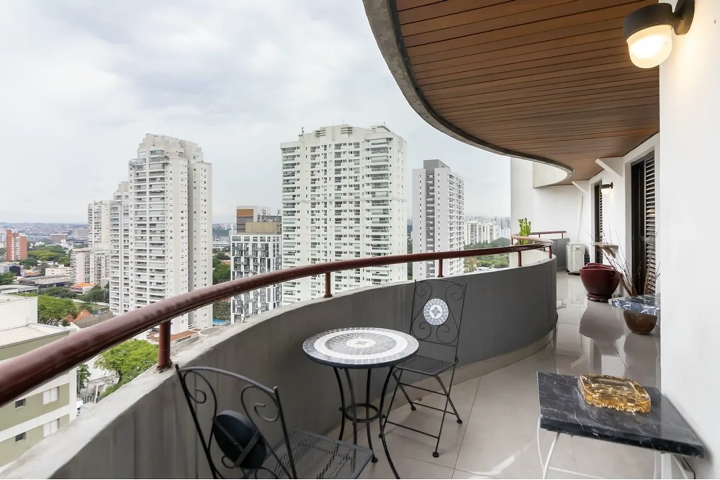 SASJ 261 Apto 601721052-12 - REMAX Front Exclusividades
